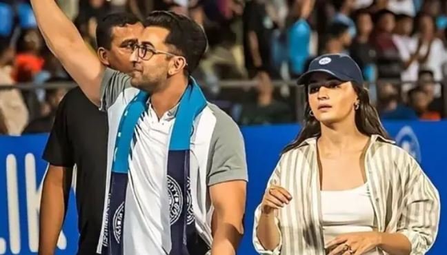 Alia Bhatt keeps it simple in chic outfit with Ranbir Kapoor as they cheer for Mumbai City FC at ISL semi-finals: Watch