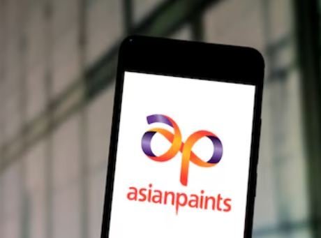 After Q4 earnings, shares of Asian Paints increase by 3%. Do you want to hold, sell, or buy?