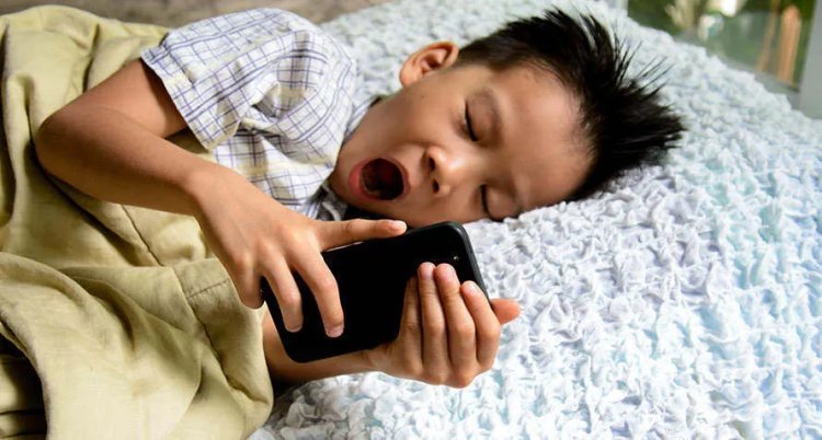 "Effective Strategies for Parents to Manage Children's Device Dependency"