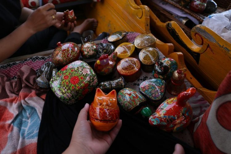 Known as the "World Craft City," Srinagar aims to "boost" the handicraft industry.