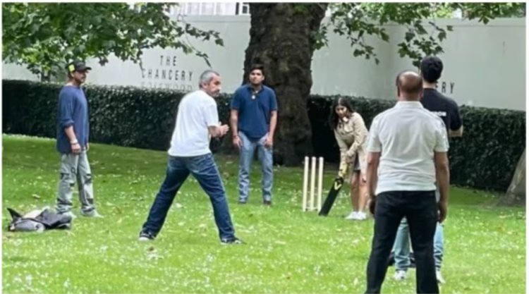 In London, Shah Rukh Khan and Suhana Khan enjoy a game of cricket with pals.