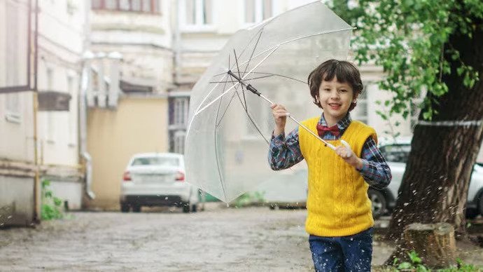 Important precautions to take during the rainy season to prevent illnesses in children